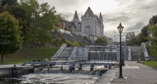 Ottawa    <em>(Canal rideau)</em>   |   7  /  24    |